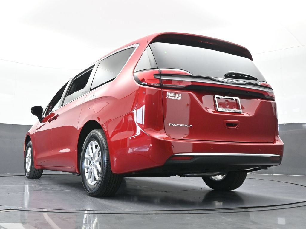 New 2026 Chrysler Pacifica Select FWD image 55