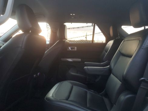 Used 2023 Ford Explorer Limited image 12