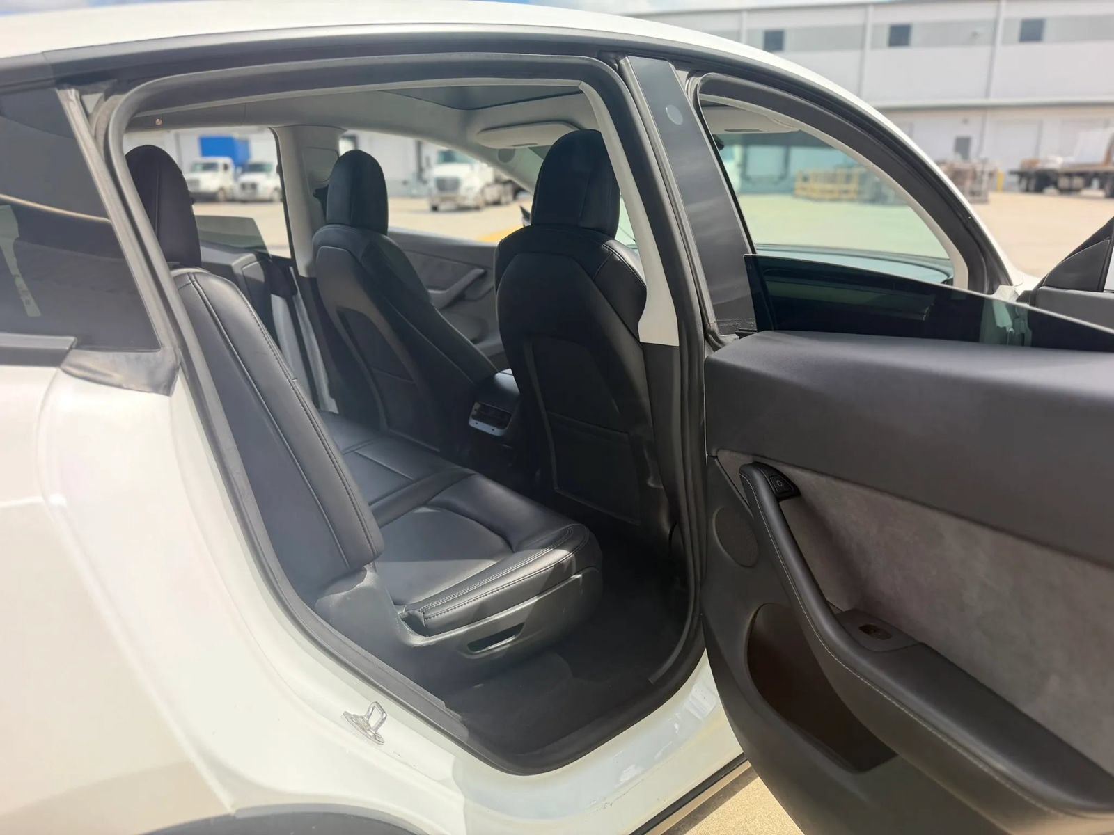Used 2021 Tesla Model Y Long Range AWD/4WD image 22
