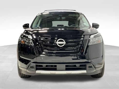 Used 2025 Nissan Pathfinder SL w/ Black Appearance Package AWD/4WD image 3
