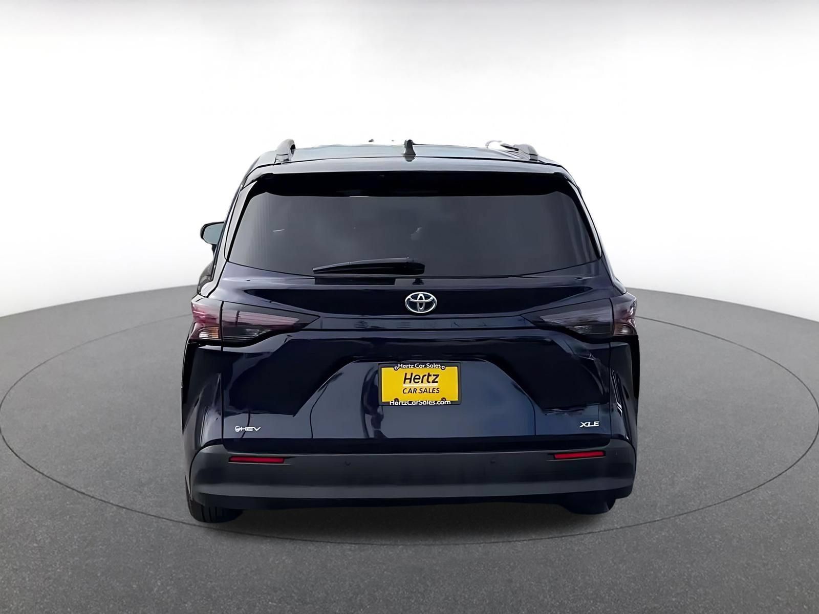 Used 2025 Toyota Sienna XLE FWD image 12
