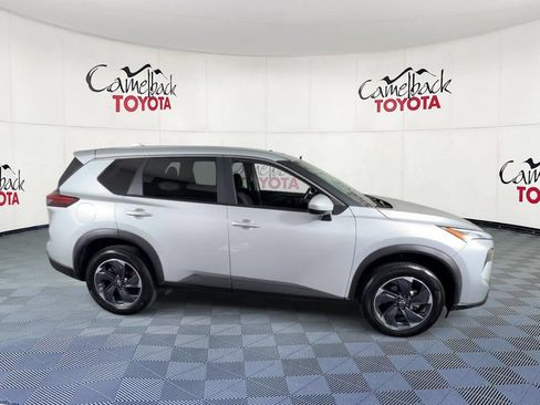 Used 2025 Nissan Rogue SV FWD image 4