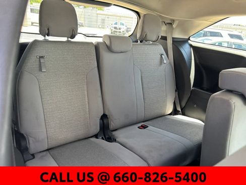 Used 2025 Toyota Sienna LE AWD/4WD image 9