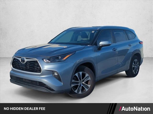 Used 2023 Toyota Highlander XLE FWD image 1