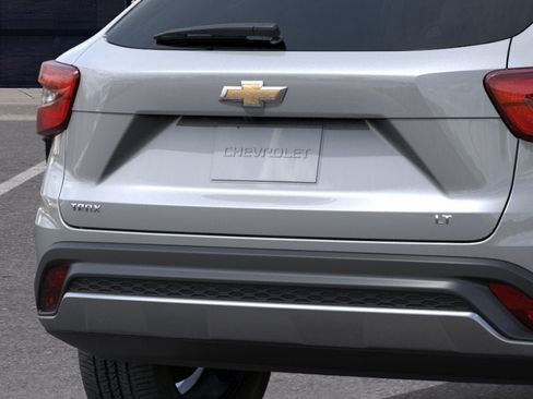 New 2026 Chevrolet Trax LT w/ LT Convenience Package FWD image 38