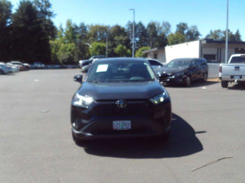 Used 2023 Toyota RAV4 LE AWD/4WD image 8
