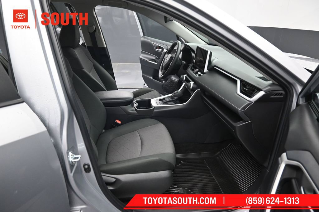 Used 2024 Toyota RAV4 XLE AWD/4WD image 29
