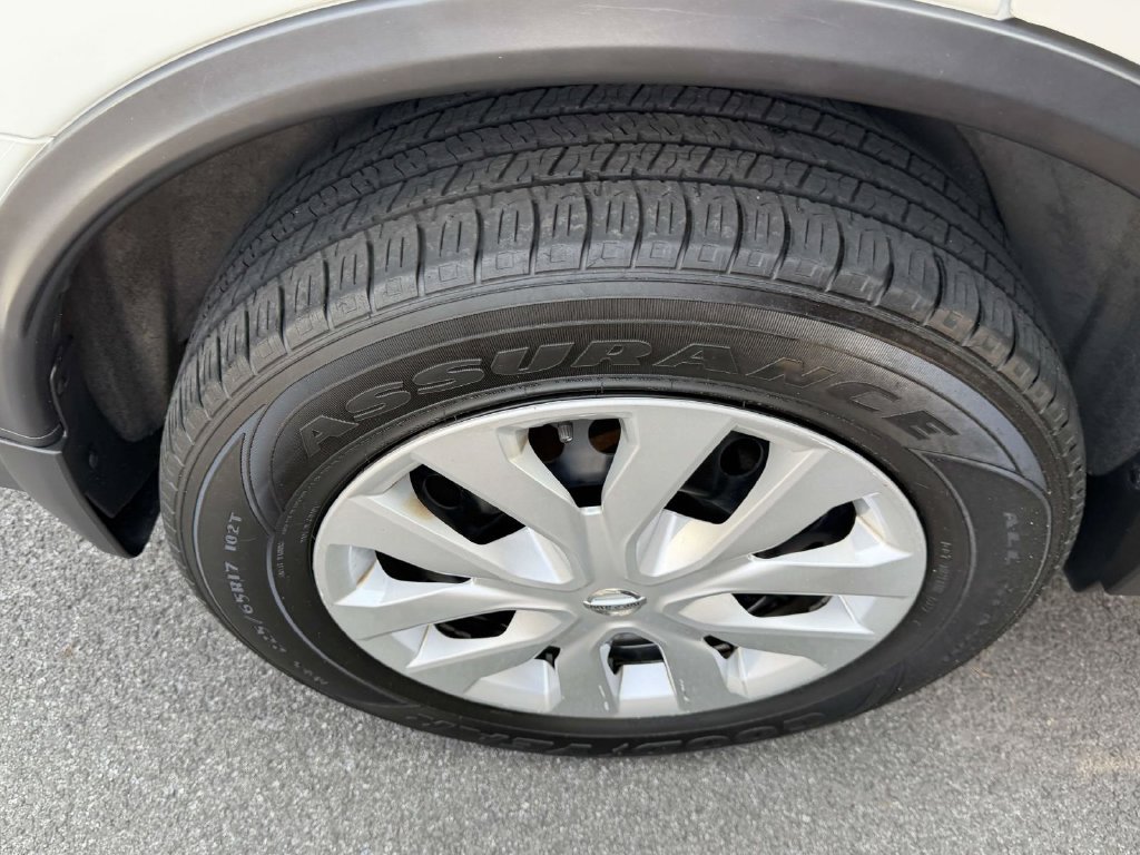 Used 2019 Nissan Rogue S AWD/4WD image 9