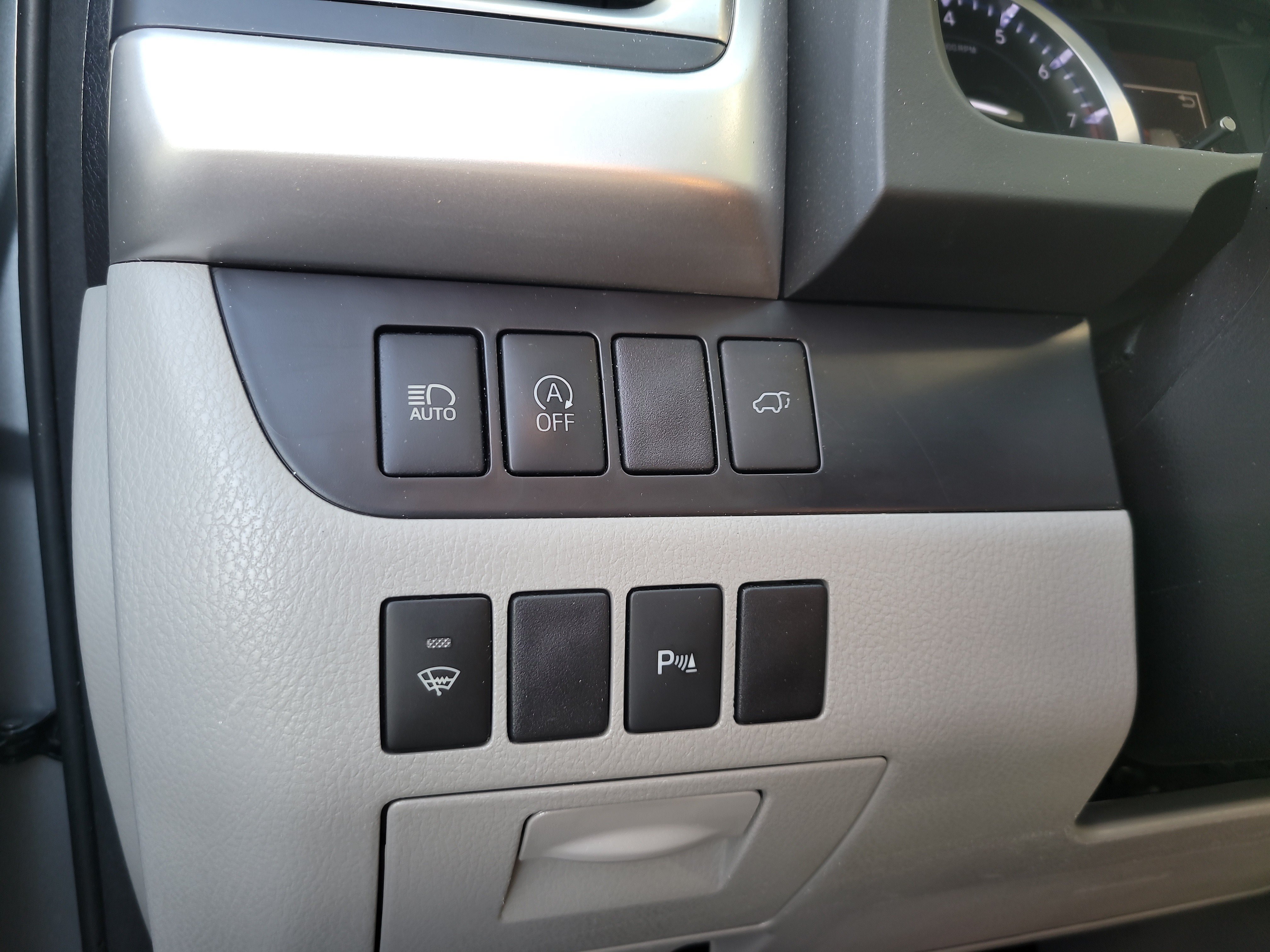 Used 2018 Toyota Highlander Limited FWD image 33