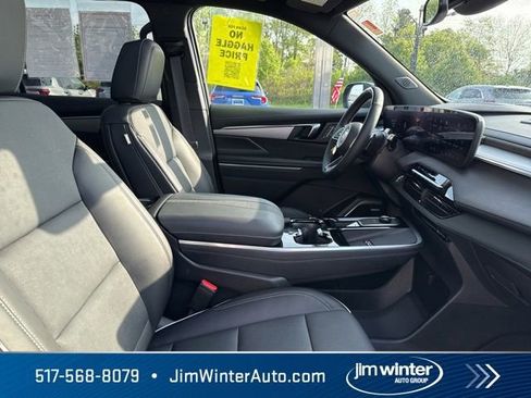 Used 2025 Buick Enclave Preferred w/ Super Cruise Package AWD/4WD image 11