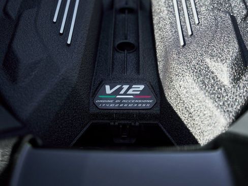 Used 2025 Lamborghini Revuelto AWD/4WD image 27
