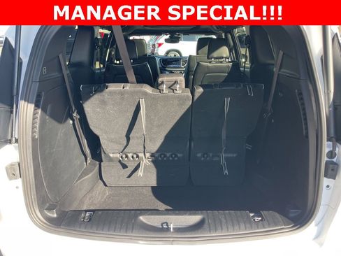 Used 2025 Chrysler Pacifica Limited image 12