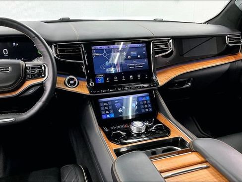 Used 2025 Jeep Grand Wagoneer L Series III w/ Rear-Seat Entertainment Group AWD/4WD image 7