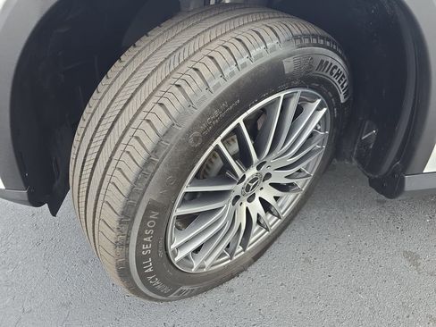 Certified 2025 Mercedes-Benz GLC 300 image 31