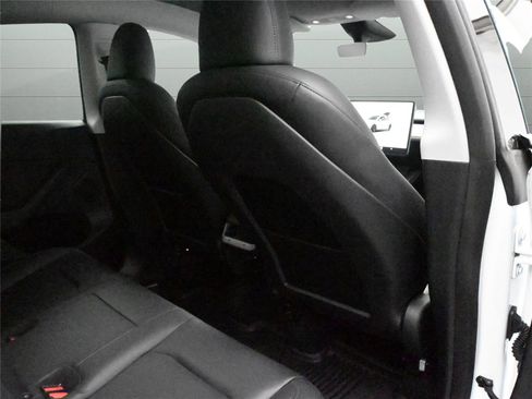 Used 2025 Tesla Model Y Performance image 18