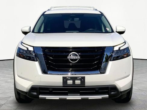 Used 2023 Nissan Pathfinder SL AWD/4WD image 2