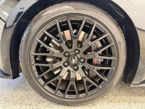 Used 2017 Ford Mustang GT Premium w/ GT Performance Package RWD image 9