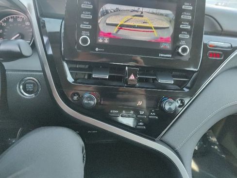Used 2022 Toyota Camry SE w/ Cold Weather Package image 27