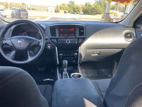 Used 2014 Nissan Pathfinder S image 19