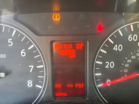 Used 2016 Nissan NV 3500 S image 17