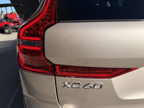 Used 2025 Volvo XC60 B5 Core image 14