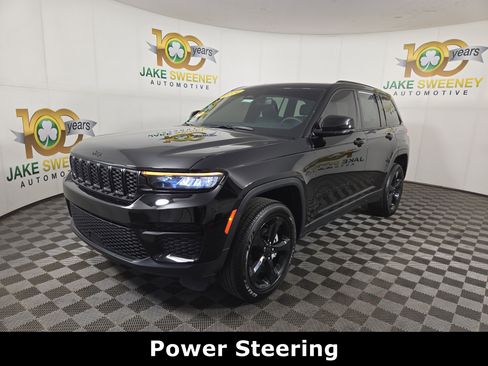 Used 2024 Jeep Grand Cherokee Altitude AWD/4WD image 3