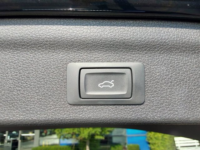 Used 2025 Audi Q3 2.0T Premium AWD/4WD image 11