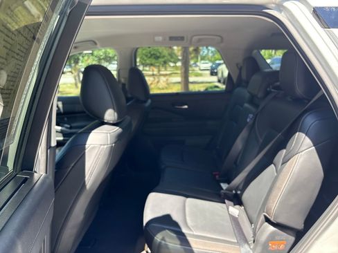 Used 2023 Nissan Pathfinder SL AWD/4WD image 26