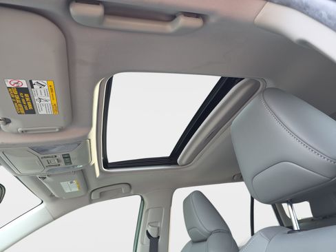 Used 2019 Toyota RAV4 XLE Premium FWD image 8