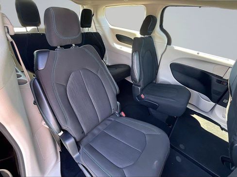 Used 2021 Chrysler Pacifica Touring w/ Cold Weather Group FWD image 25