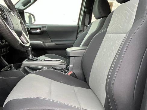 Used 2023 Toyota Tacoma TRD Sport AWD/4WD image 7