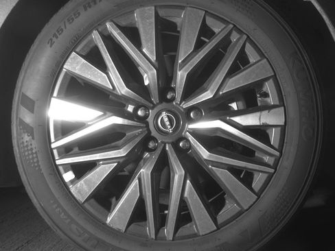 Used 2025 Nissan Altima 2.5 SV image 13