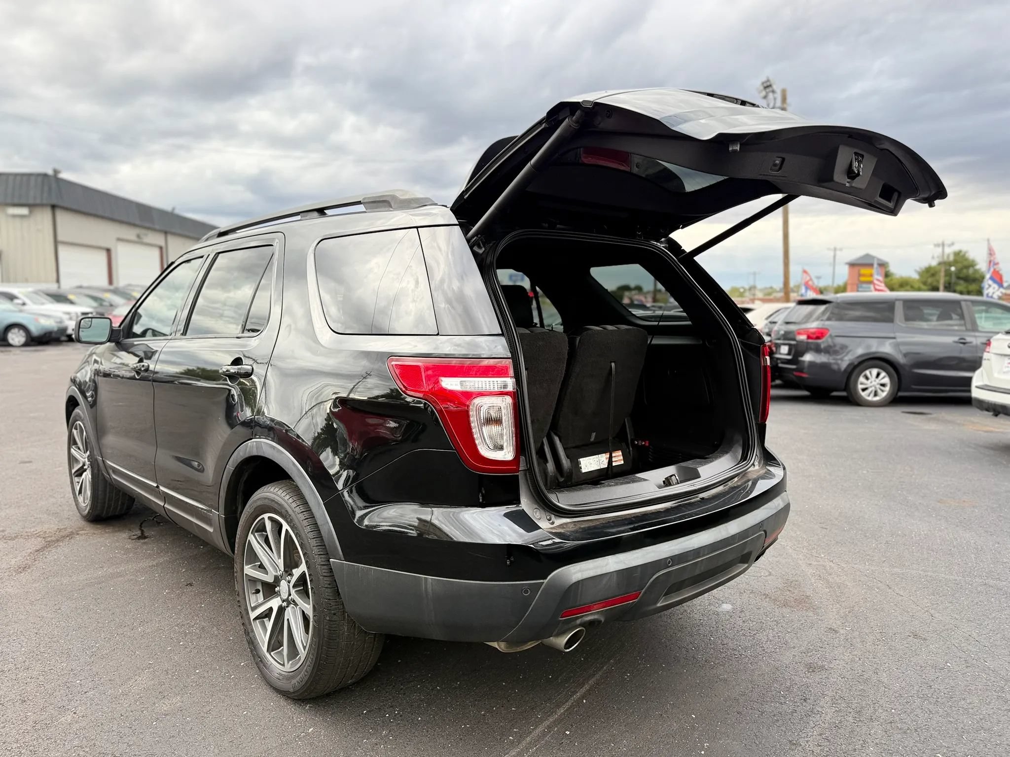 Used 2015 Ford Explorer XLT w/ Equipment Group 202B FWD image 39