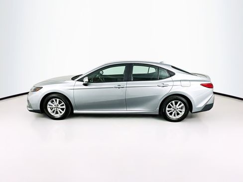 Used 2025 Toyota Camry LE image 4