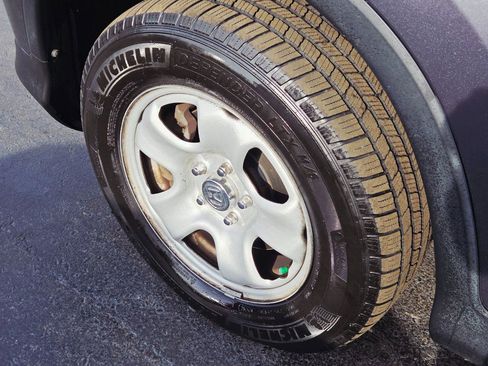 Used 2015 Honda CR-V LX image 11