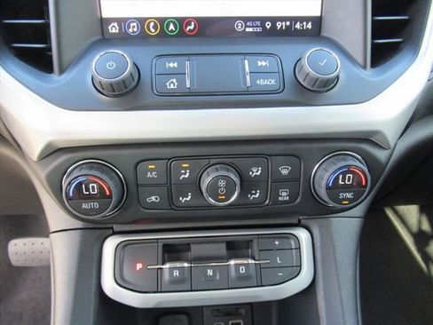 Used 2023 GMC Acadia SLT w/ Elevation Edition image 27