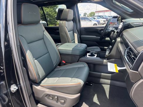 New 2026 GMC Yukon AT4 w/ AT4 Premium Plus Package AWD/4WD image 10