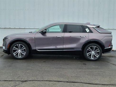 New 2025 Cadillac Lyriq Luxury image 6