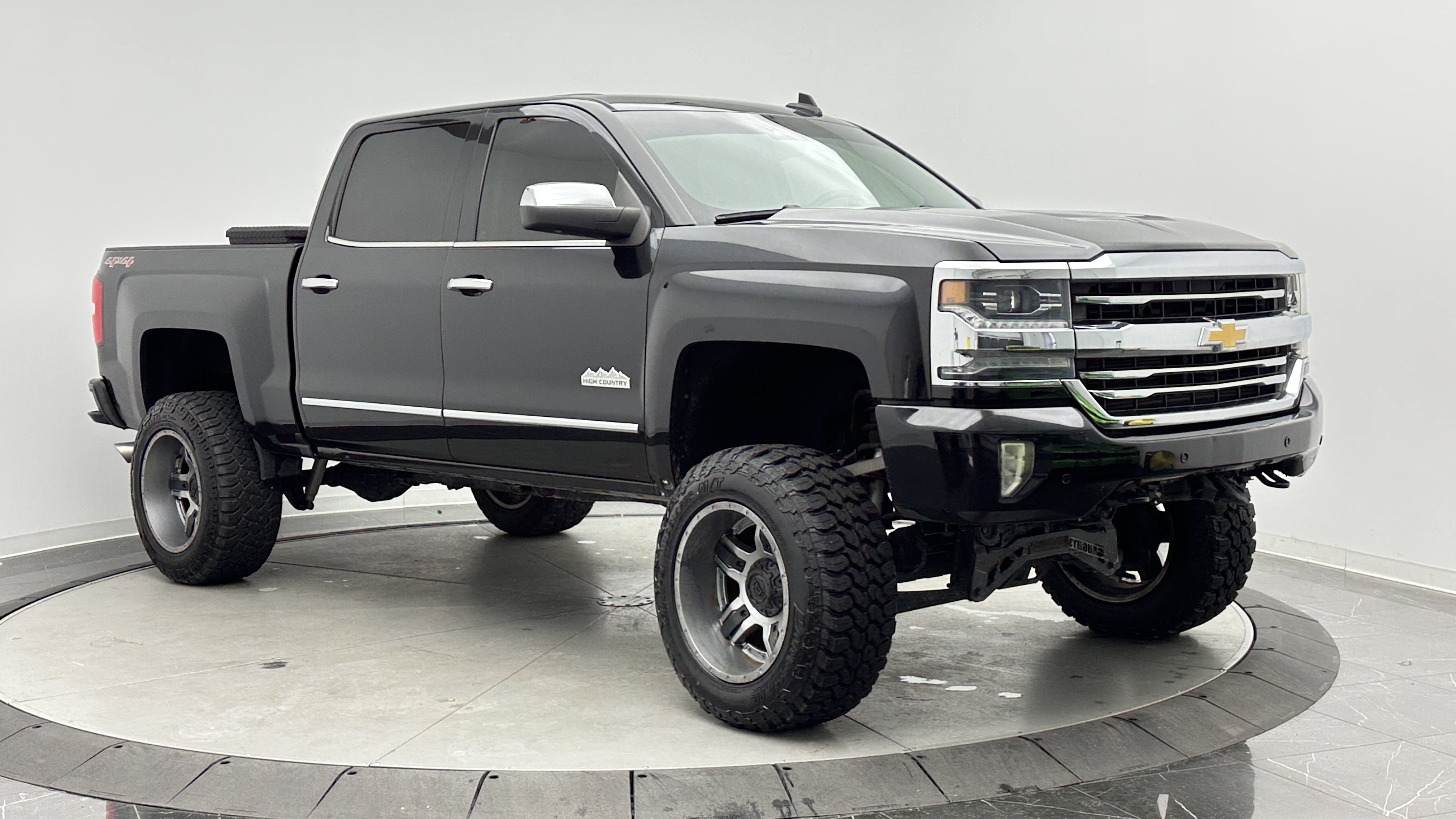 Used 2017 Chevrolet Silverado 1500 High Country AWD/4WD image 3