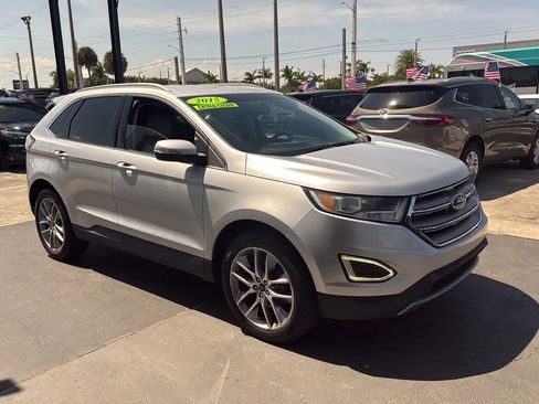 Used 2015 Ford Edge Titanium w/ Technology Package FWD image 4