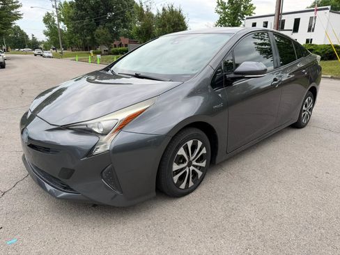 Used 2017 Toyota Prius Four w/ Carpet Mat Package FWD image 9