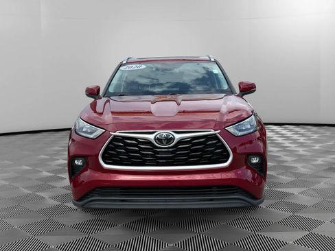 Used 2020 Toyota Highlander XLE AWD/4WD image 2