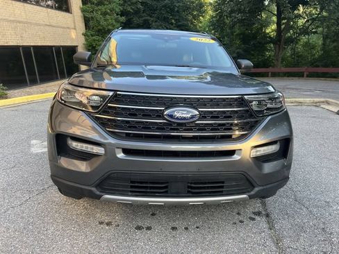 Used 2022 Ford Explorer XLT w/ Equipment Group 202A AWD/4WD image 3
