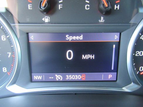 Used 2021 Chevrolet Traverse LT image 27