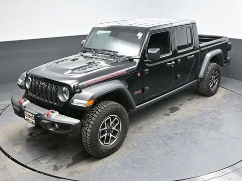 Used 2024 Jeep Gladiator Rubicon w/ Technology Group AWD/4WD image 39