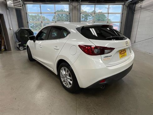 Used 2015 MAZDA MAZDA3 i Touring w/ Technology Package FWD image 3