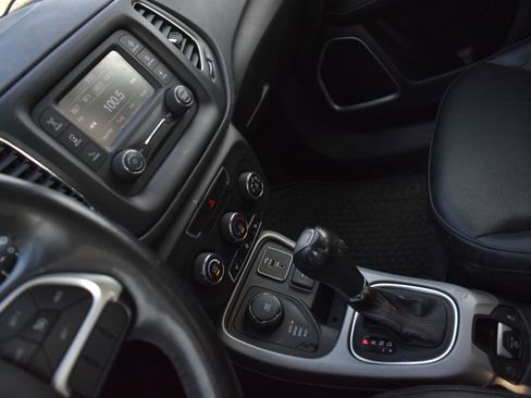 Used 2018 Jeep Compass Latitude w/ Cold Weather Group AWD/4WD image 21