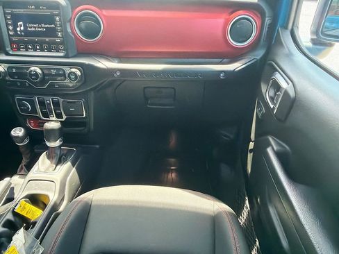 Used 2022 Jeep Wrangler Unlimited Rubicon w/ Dual Top Group AWD/4WD image 17