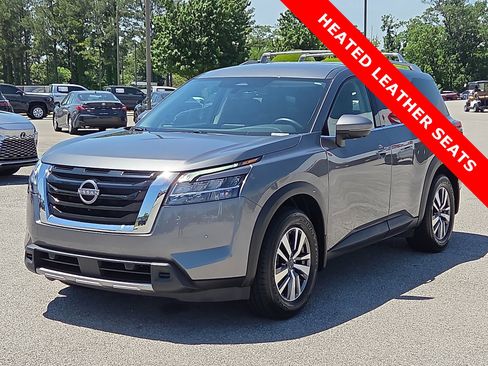 Used 2023 Nissan Pathfinder SL AWD/4WD image 2