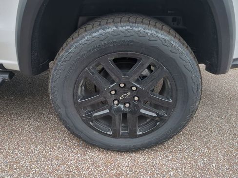 New 2025 Chevrolet Colorado Trail Boss w/ Off-Road Front Bumper Package image 31